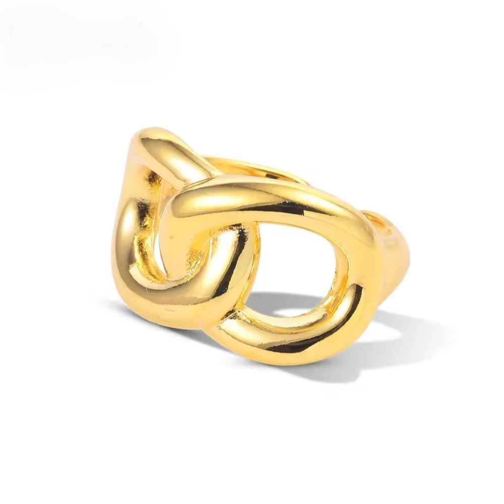Contemporary Gold Interlocking Chain Ring